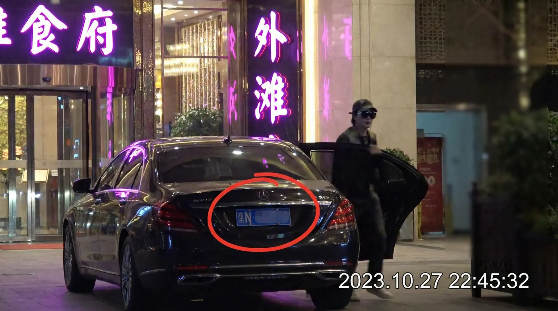 国产官网_国产官网吃瓜爆料 | 全网最全国产官网聚集地 - 某明星深夜现身高档餐厅被拍